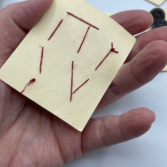 Nine cards of fun vintage buttons snaps fasteners - Picture 4 of 13